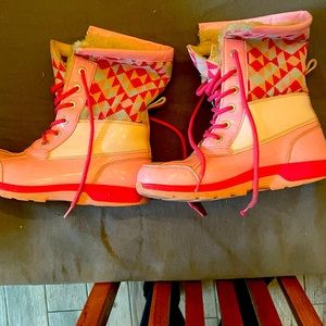 UGG KIDS SNOW BOOTS PINK SANTE FE PATTERN SIZE 5
